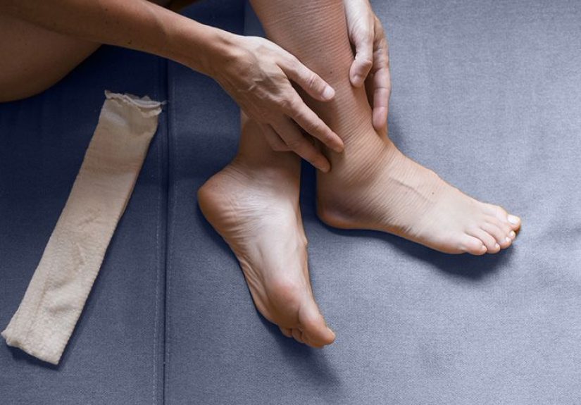 Necrotizing cellulitis vs fasciitis: Symptoms, treatment, and more