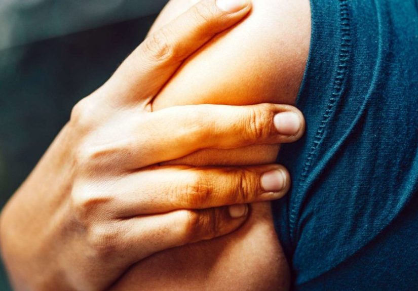 Shoulder impingement: Symptoms, diagnosis, and stretches