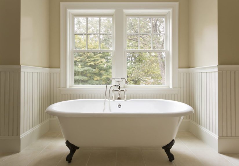 Your Ultimate Clawfoot Tub Buying Guide: Find the Perfect Fit
