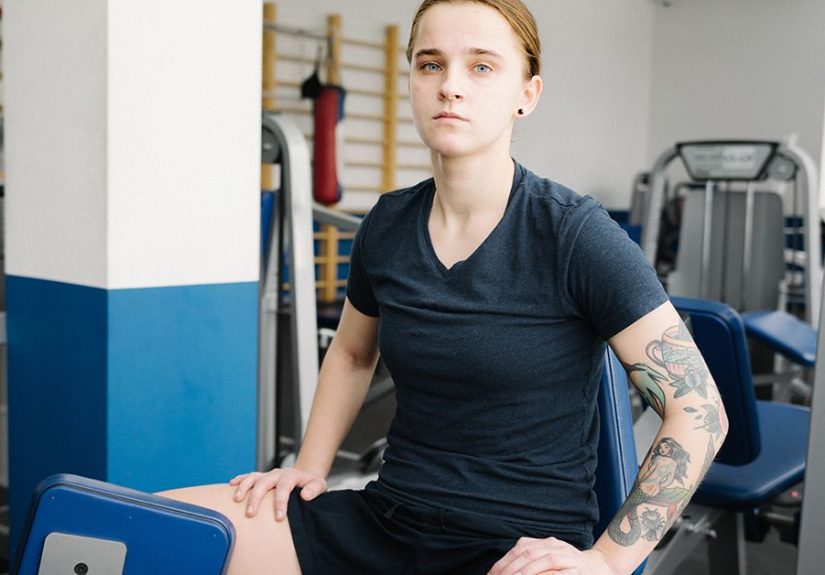 Hack Squat: 13 Benefits, Form Tips, Variations, Weights, and More