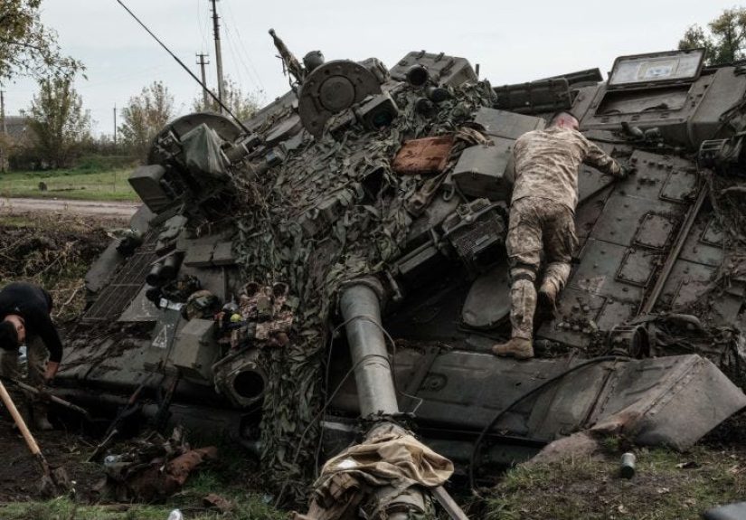 How Russia Is Using Creative New Tactics to Keep Tanks Alive