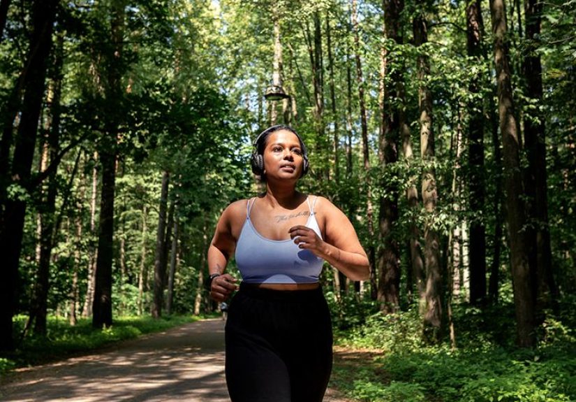 How to reduce breast size: 5 natural methods