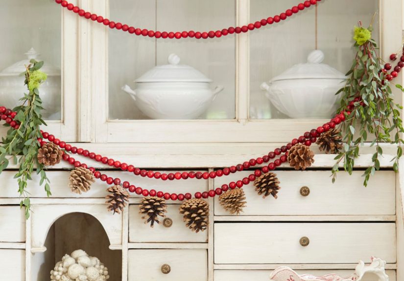 32 Festive Ideas for Decorating with Pinecones