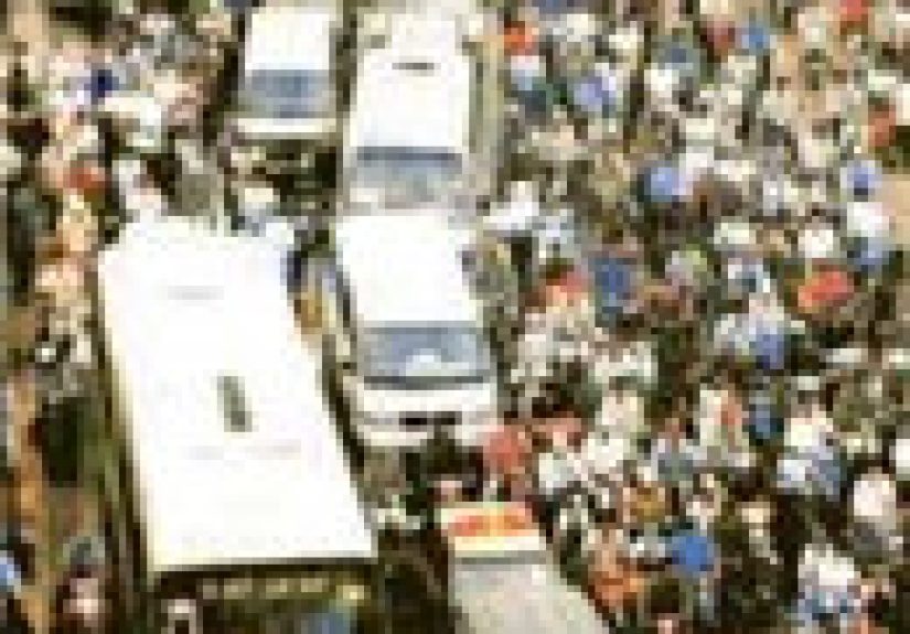 5 Popular Zombie Survival Tactics (That Will Get You Killed)