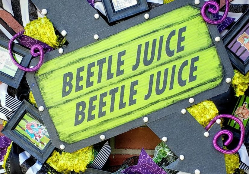 Beetlejuice Decorations: Large Wreath With Lighted Marquee And Your Favorite Characters Framed
