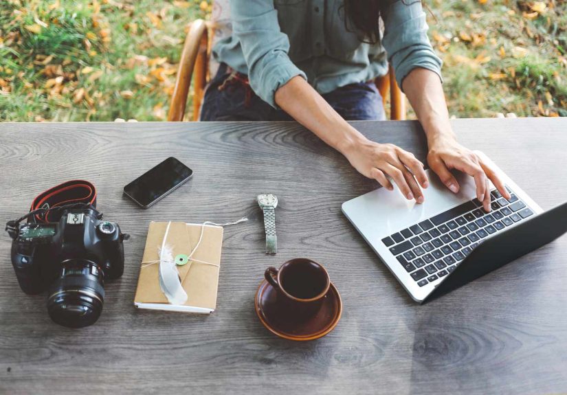 How to Transfer Photos From a Computer to an iPhone