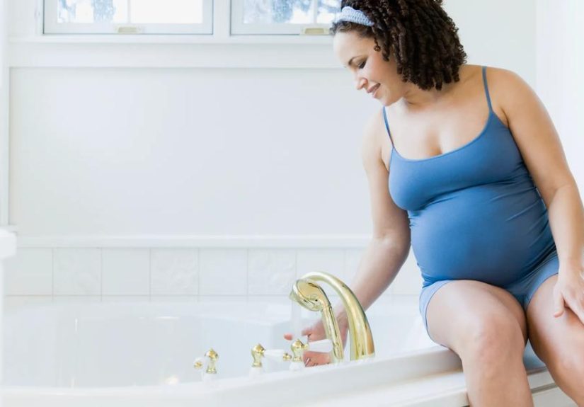 Is It Safe To Take a Bath While Pregnant?