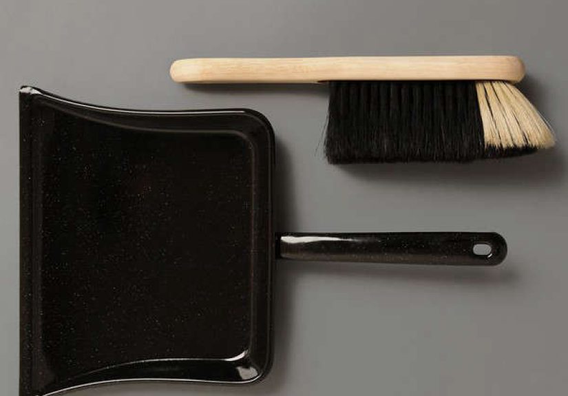 Labour & Wait Dustpan and Brush