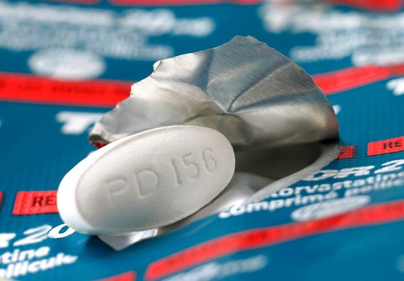 Statin pros and cons: Benefits, side effects, and alternatives