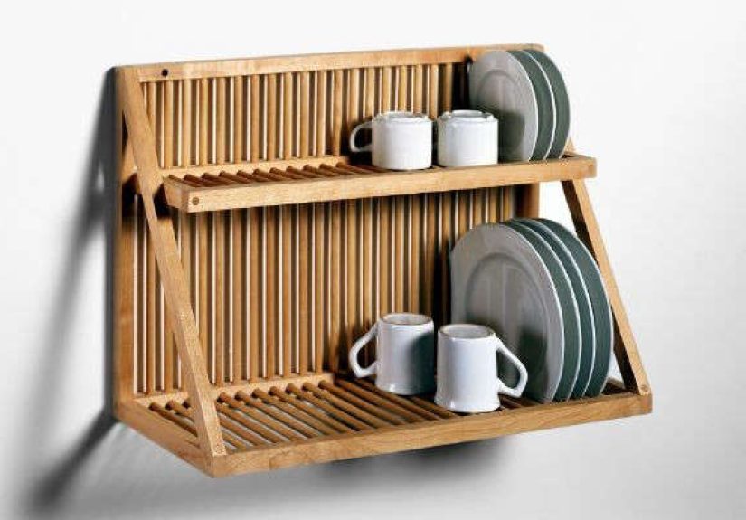 Traditional Wooden Plate Rack