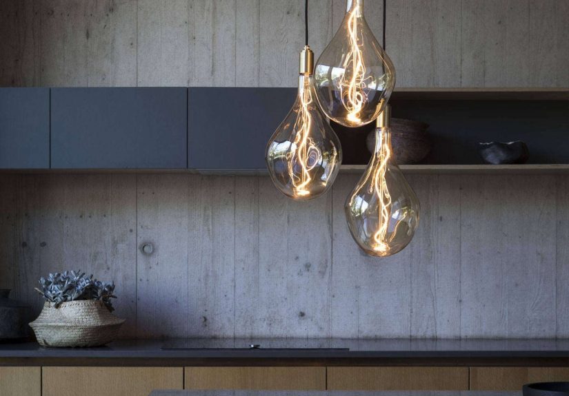 Voronoi III + Brass Pendant