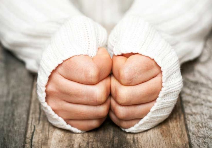 10 Possible Causes of Cold Fingers and Hands