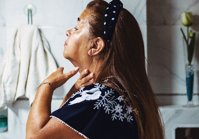 Lump under the chin: Symptoms and causes