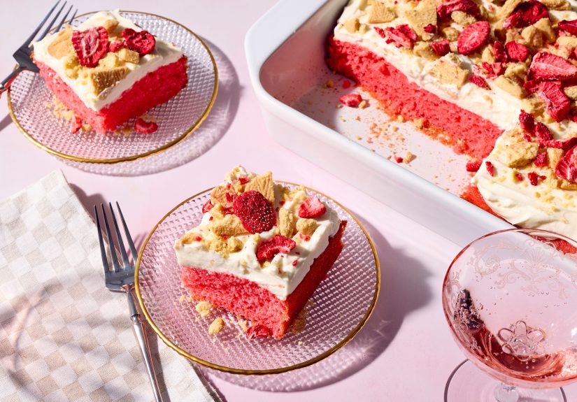 Strawberry Crunch Cake Recipe