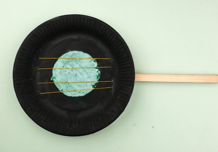 3 Ways to Make a Rubber Band Guitar
