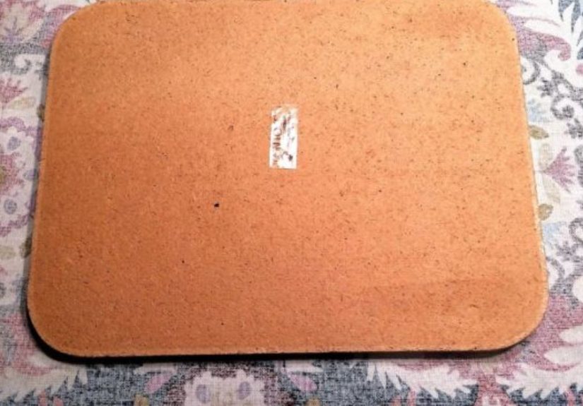 How to Cover a Cork Bulletin Board With Fabric